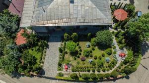 Κήπος έξω από το სასტუმრო ამელი/Hotel Ameli