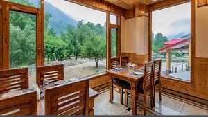 Φωτογραφία από το άλμπουμ του Hotel Jogini Height's - Chandra A S Hospitality σε Bashist