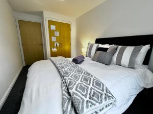 Foto sihtkohas Dalneigh asuva majutusasutuse River Ness, Stylish Central 2 Bed Apartment Wifi Parking galeriist +4 fotot