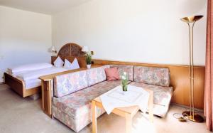 Postel nebo postele na pokoji v ubytování Hotel Schauinsland