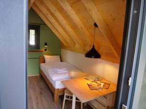 Voodi või voodid majutusasutuse Tiny House Alphütte toas +10 fotot