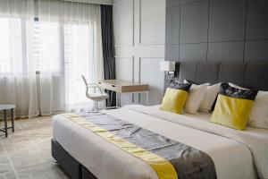 Postel nebo postele na pokoji v ubytování Manhattan Business Hotel, Male