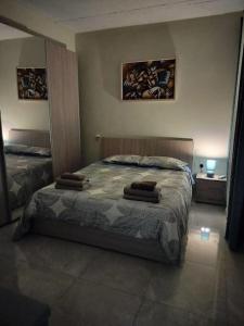 Postel nebo postele na pokoji v ubytování Serendipity, Aparment in Victoria Centre Gozo