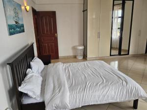 Jsons Nextgen suites客房内的一张或多张床位