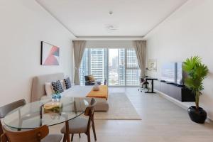 Zdjęcie z galerii obiektu Stylish stydio in l JLT Near Metro l New Building w Dubaju