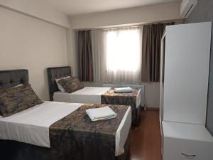 Ένα ή περισσότερα κρεβάτια σε δωμάτιο στο White Crown Apartman ve Yaşam Merkezi
