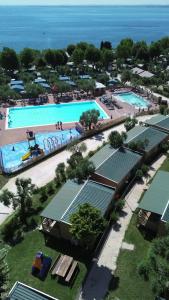 an overhead view of a large swimming pool with the ocean at Campeggio della Colombaia in Padenghe sul Garda
