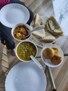 Φαγητό σε αυτό το δωμάτιο σε οικογενειακή κατοικία ή κάπου εκεί κοντά