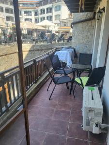 En balkon eller terrasse på Vineyard luxery spa resort