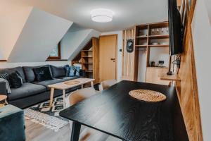 Posezení v ubytování BILÍKOVA CHATA - Horský hotel + 22 fotografií