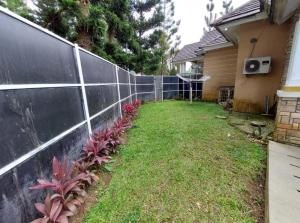 Κήπος έξω από το Villa puncak bogor 4 Kamar tidur with privat pool at kota bunga