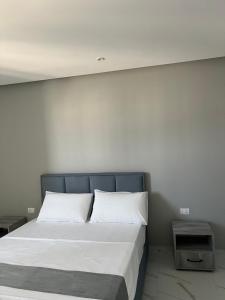 Letto o letti in una camera di Suli Beach Apartments