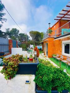 Κήπος έξω από το Vila Peña Private Apartment with Shared Pool & Gardens