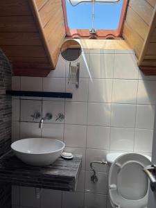 Koupelna v ubytování Kostis Central Loft
