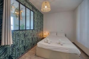 Postel nebo postele na pokoji v ubytování Le Jungle - Rocade - Grand Place