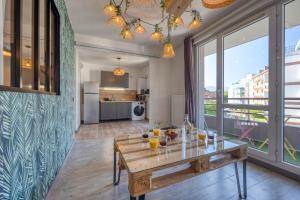 Kuchyň nebo kuchyňský kout v ubytování Le Jungle - Rocade - Grand Place + 14 fotografií