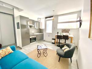 Η κουζίνα ή μικρή κουζίνα στο L'Adrien studio tout confort avec terrasse