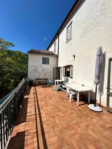 a patio with a table and chairs and a building at La quiete tra le montagne in Apiro