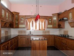 Kuchyň nebo kuchyňský kout v ubytování 6 Large Bedrooms house at kottayam town #812!983!5682