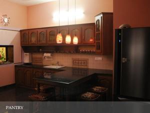 Kuchyň nebo kuchyňský kout v ubytování 6 Large Bedrooms house at kottayam town #812!983!5682