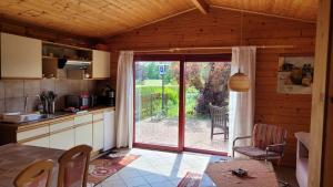 Kuchyň nebo kuchyňský kout v ubytování Ferienhaus Bliev-Hee Nr 5 + 17 fotografií