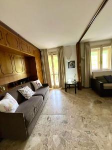 a living room with a couch and a table at La casa del Cervino in Breuil-Cervinia +15 photos