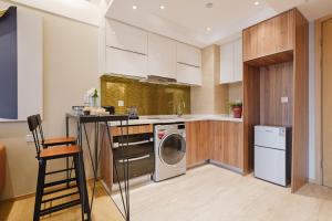 Virtuvė arba virtuvėlė apgyvendinimo įstaigoje Raffles Executive Apartment - Guangzhou Huijin International Finance Center, Keyun Road Metro Station Branch-Canton Fair Free Shuttle
