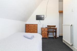 Ένα ή περισσότερα κρεβάτια σε δωμάτιο στο Pebbles guest house room 21