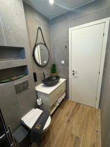 Ένα μπάνιο στο Hellenikon Suites +53 φωτογραφίες