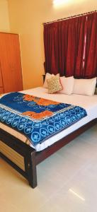 Postel nebo postele na pokoji v ubytování Black Pepper Cottage Yercaud