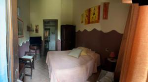 a bedroom with a bed and a desk and a television at Il nuovo fiorile in Benevento
