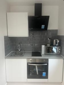 Η κουζίνα ή μικρή κουζίνα στο Spacious self-contained studio