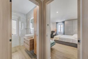 Ένα μπάνιο στο New luxury apartments in the center of Omiš +35 φωτογραφίες