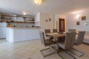 Kuchyňa alebo kuchynka v ubytovaní Apartment in Crikvenica 39351