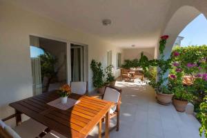 Balkón alebo terasa v ubytovaní Apartment in Crikvenica 39351