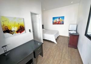 Postel nebo postele na pokoji v ubytování Surf Ranch Tamarindo