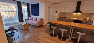 Kuchyň nebo kuchyňský kout v ubytování Apartamente Dragasani