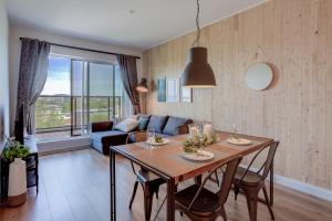 a living room with a table and a couch at Sommet de la basse ville in Quebec City
