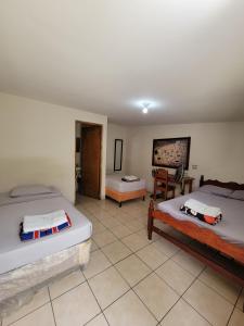 Ένα ή περισσότερα κρεβάτια σε δωμάτιο στο Hostal Familiar Ulua +19 φωτογραφίες