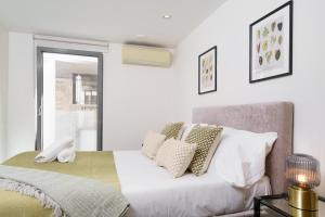 Postel nebo postele na pokoji v ubytování Modern 3 Bed 2 Bath Apartment Hyde Park