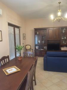 TV a/nebo společenská místnost v ubytování Central Apartment