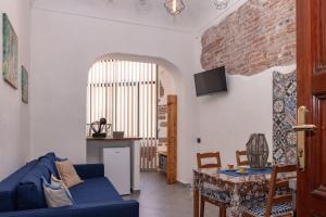 a living room with a blue couch and a table at La Casa di Dario in La Maddalena