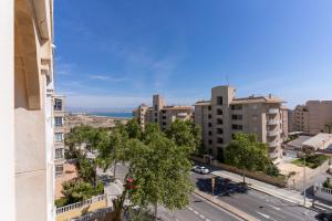 阿勒纳勒斯德尔索尔rentafive - Piscina - Parking - 3 min playa - AA的城市的空中景观,建筑和街道