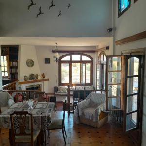 Posezení v ubytování Costa Mama VIlla + 60 fotografií