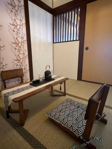 Un lugar para sentarse en 关西机场难波梅田直达花園町の夢旅人