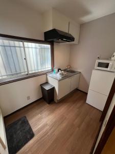 Una cocina o cocineta en 关西机场难波梅田直达花園町の夢旅人