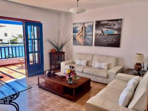 A seating area at CASA del CHARCO 2,0