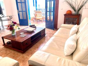A seating area at CASA del CHARCO 2,0