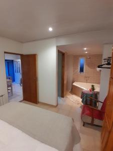 Foto sihtkohas Coronel Suárez asuva majutusasutuse El Nogal galeriist