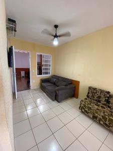 Χώρος καθιστικού στο Casa temporada com piscina para 6 pessoas +11 φωτογραφίες